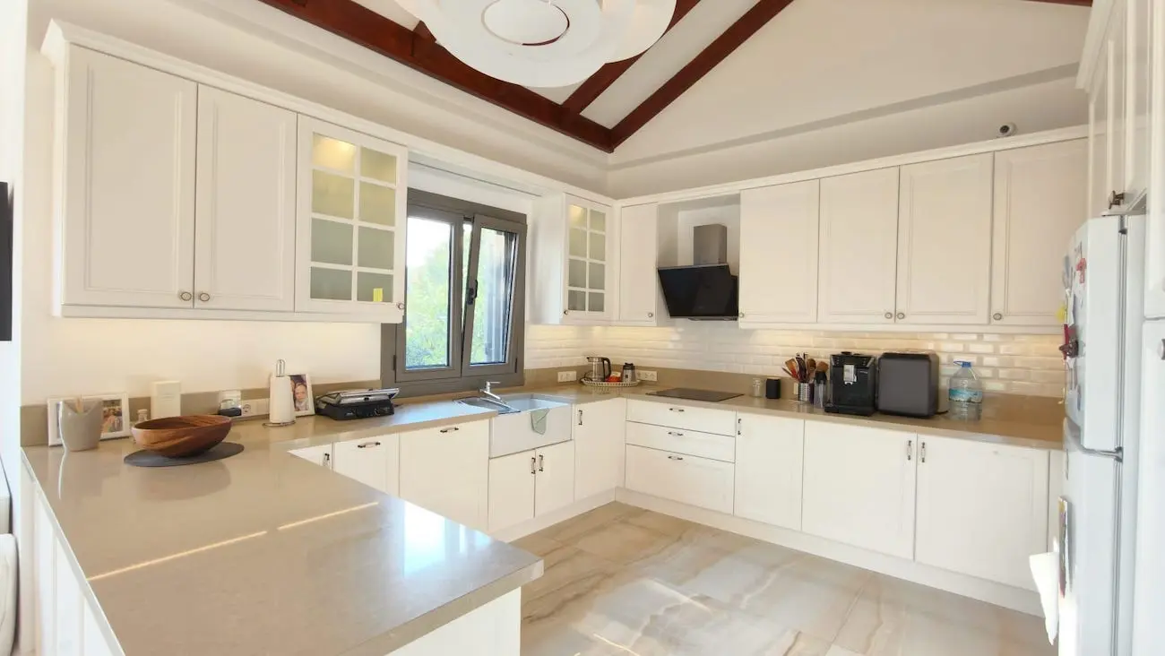 Fitted kitchen
